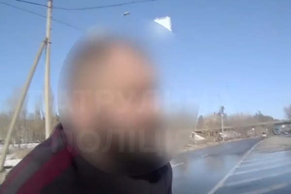 У Черкасах патрульні супроводили до лікарні чоловіка, який потребував термінового хірургічного втручання