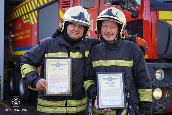 30 років служби: у Черкасах на заслужений відпочинок провели двох вогнеборців