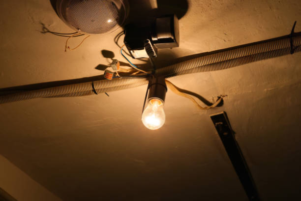 В Смілі жінка залізла до сусідської квартири через балкон, щоб провести собі світло