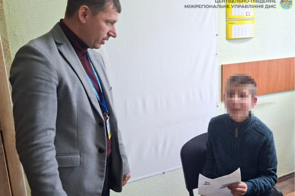 На Черкащині соціальні служби допомогли підлітку, який залишився без родини, отримати перший паспорт та опіку