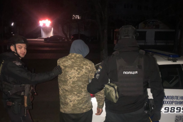 Ховався за холодильником: у Черкасах сум’янин намагався пограбувати магазин із солодощами