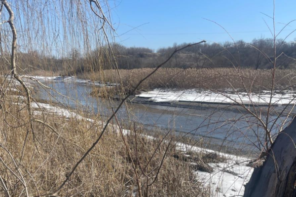 Нехарактерний запах та каламутність: екологи перевірили стан річки Тясмин після прориву на дамбі
