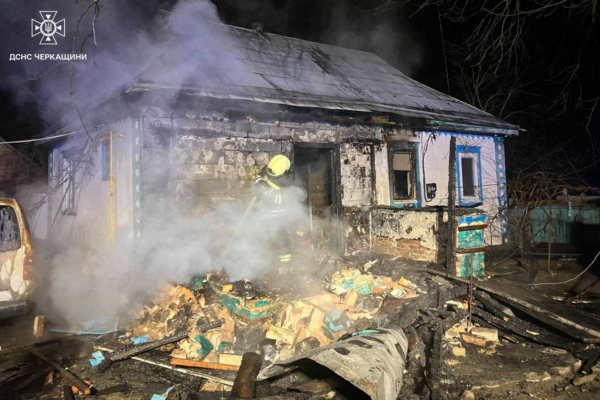 У Черкасах та Яснозір’ї спалахнули дві пожежі: є постраждалі, серед них діти