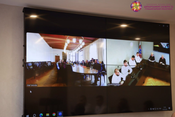 Ветерани Черкас отримали мікроавтобус для поїздок на змагання від німецького міста-побратима