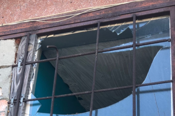 Розбив вікна та намагався проникнути до складу: у Черкасах затримали на гарячому грабіжника