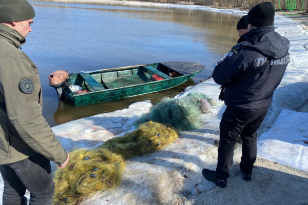 На водоймах Черкащини виявили браконьєрів та вилучили заборонені знаряддя для вилову риби
