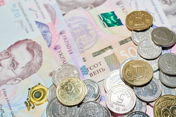 Вимагала хабарі за здачу екзаменів та захист дипломів: на Черкащині оштрафували викладачку