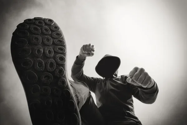 У Чигирині взяли під варту підлітків, які побили чоловіка до втрати свідомості: їм загрожує до 10 років тюрми