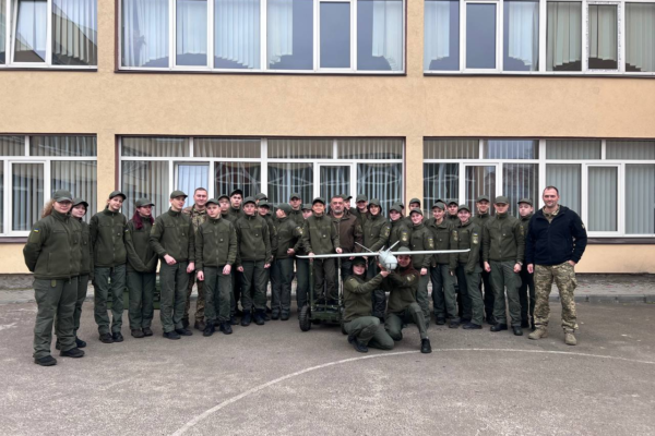 «Лелека-100» і Mavic: у Черкасах учням продемонстрували сучасні військові технології