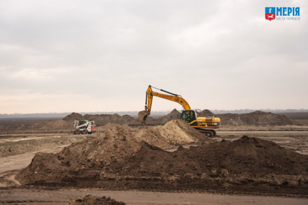 У Черкасах облаштовують нове військове кладовище (ФОТО)