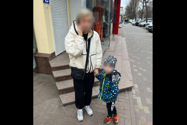 У Черкасах небайдужа жінка допомогла поліції знайти матір загубленої дитини