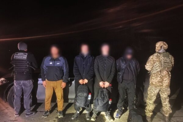 На українсько-молдовському кордоні на Одещині затримали трьох ухилянтів з переправником
