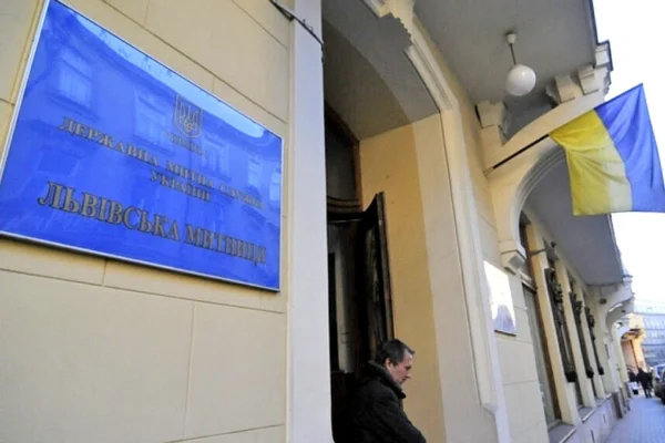 Через можливі порушення НАБУ перевірить дев’ятьох львівських митників