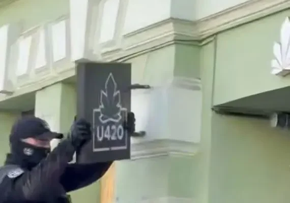 У Львові проводять масштабні обшуки в мережі магазинів U420 через ймовірний продаж наркотиків, —  ЗМІ (ВІДЕО)