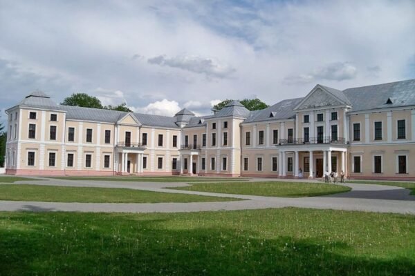 На Тернопільщині відновлюють історичний парк Вишневецького палацу