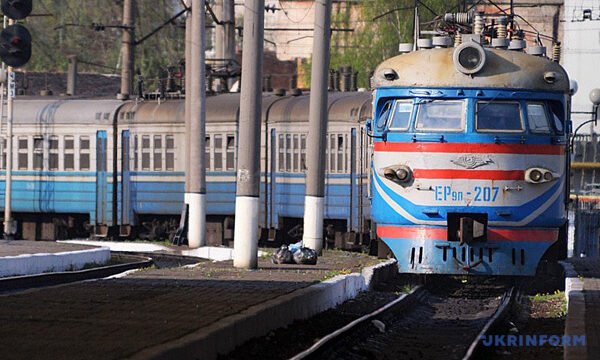 У Броварах потяг збив людину: Низка поїздів затримуються
