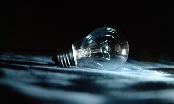 У Києві та кількох регіонах України запровадили екстрені відключення електроенергії