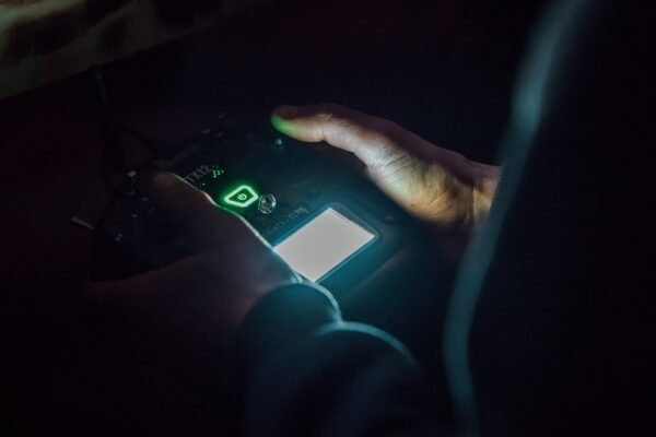 Бійці підрозділу «Срібна трійка» показали, як дістають окупантів FPV-дронами навіть в укриттях (ВІДЕО)