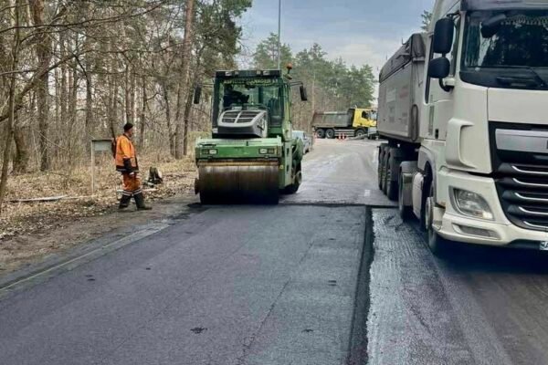 На Київщині за добу відремонтували понад 6 тисяч квадратних метрів доріг