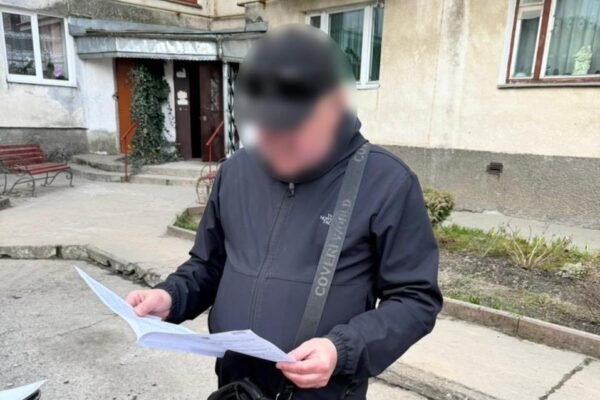 На Прикарпатті 52-річний чоловік пограбував матір загиблого військовослужбовця на 220 тис. грн