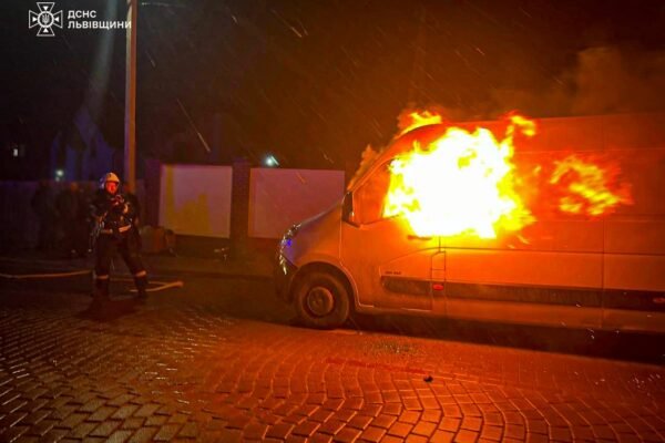 У Львівському районі під час руху загорівся автомобіль