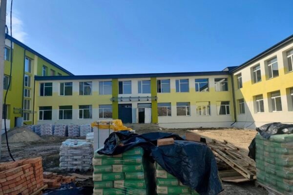 У Макарові триває капітальний ремонт ліцею №1, який постраждав унаслідок бойових дій