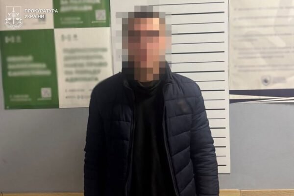 Поцупив гумову палицю та алкотестер: Мешканець Львівщини обікрав авто патрульної поліції