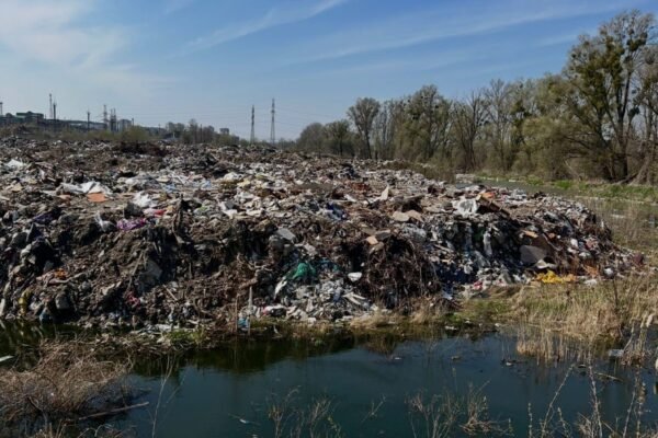 В Ірпені вимагають ліквідувати сміттєзвалище та стягнути з міської ради понад 5 млн грн збитків
