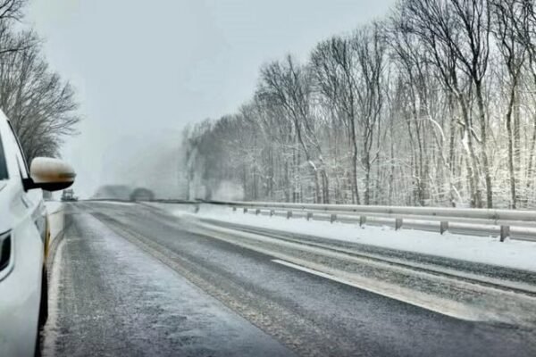 На Прикарпатті – погіршення погодних умов: У гірській місцевості працює снігоочисна техніка