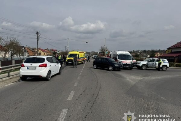 На Львівщині у потрійній ДТП травмувалися шестеро людей, серед них – п’ятеро дітей