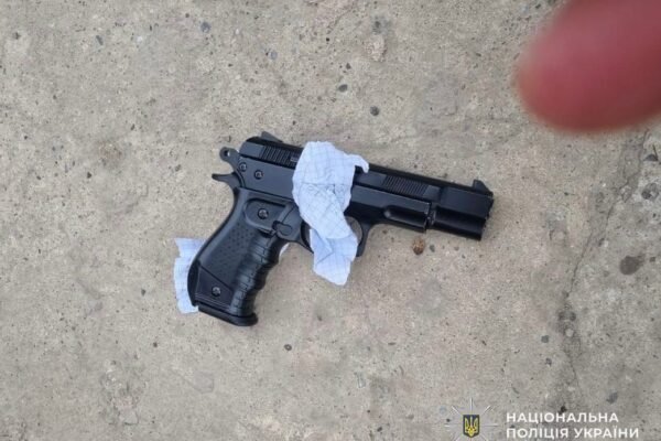 На Закарпатті учень під час уроку зчинив стрілянину і поранив однокласника (ФОТО)