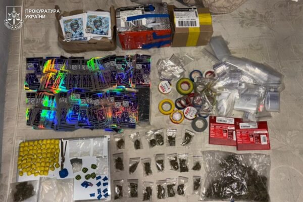 У центрі Львова затримали 20-річного «закладчика» наркотиків та психотропів