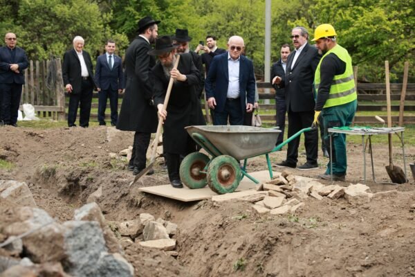 В Ужгородському скансені заклали перший камінь для відновлення унікальної синагоги з села Великі Ком’яти