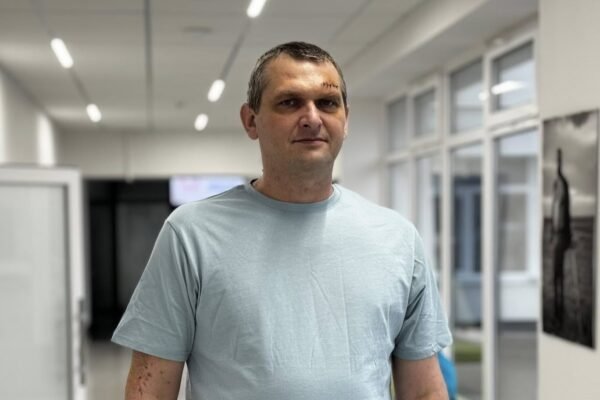 10-см шмат скла у легені: Медики розповіли історію порятунку одного з поранених під час російської дронової атаки на Львів