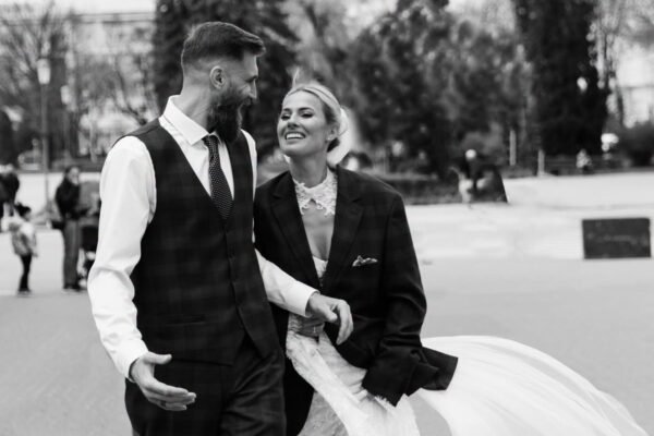 У Тернополі одружилися відомий військовий та поет Павло Вишебаба та блогерка Анжеліка Кравець (ФОТО)