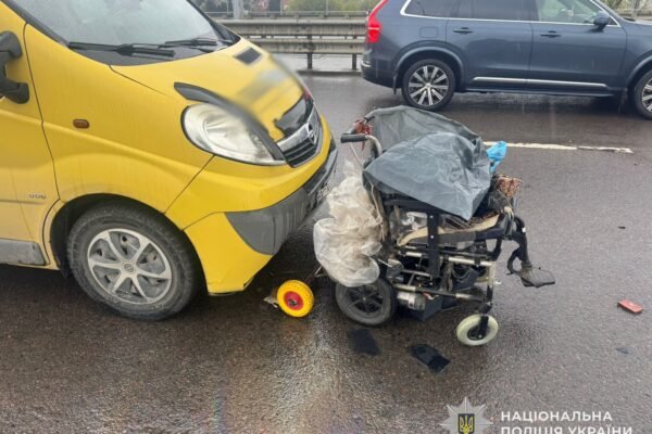 У Львові мікроавтобус збив літнього чоловіка на кріслі колісному (ФОТО)