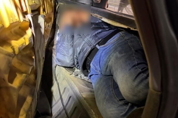 Сховався між сидіннями та багажником: Мешканець Львівщини намагався незаконно перетнути кордон