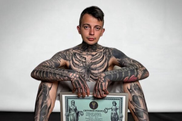 Дрогобиччанин набив на своєму тілі 230 татуювань у вигляді кісток і побив рекорд легендарного Zombie Boy