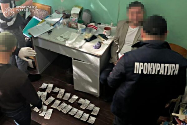 У Львові викладач за гроші влаштовував на навчання в коледж чоловіків віком від 25 років: Справа в суді