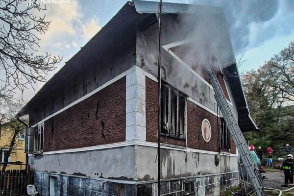 У селі біля Львова внаслідок пожежі в житловому будинку загинули двоє людей
