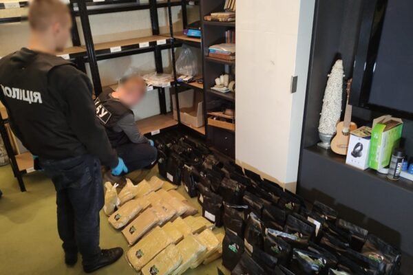 Торгували наркотиками під виглядом «чаю»: У Тернополі судитимуть сімох учасників злочинної групи