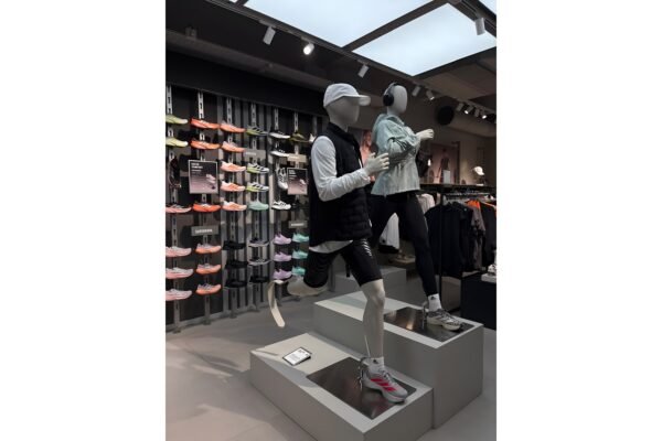 Продаж одного кросівка з пари: Adidas в Україні почав продавати кросівки по одному для людей з ампутацією