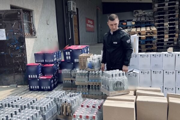 На Буковині БЕБ припинило продаж «паленого» алкоголю