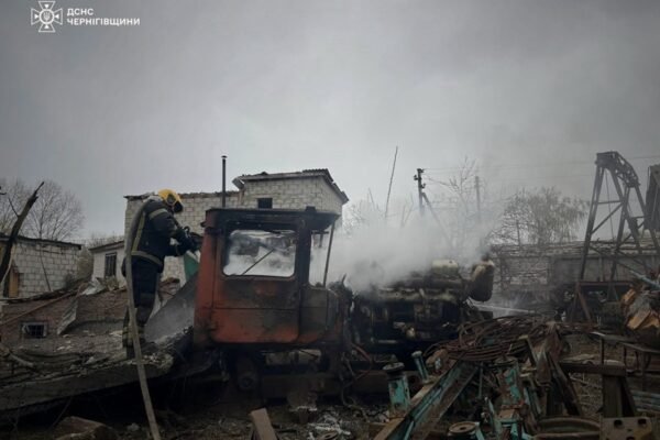 Окупанти вдарили по Чернігівщині: Виникли пожежі (ФОТО)
