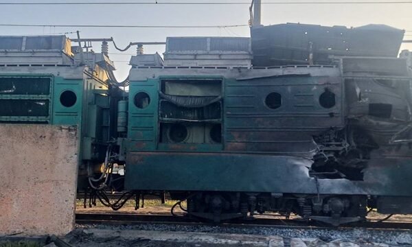 Росіяни вдарили по залізничній інфраструктурі на Харківщині: Пошкоджено вокзал і рухомий склад (ФОТО)