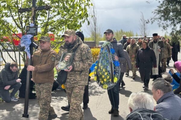 У Бучі попрощалися із загиблим захисником Романом Градищуком
