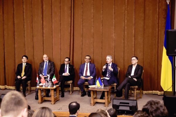 “Шевченківська весна” у Навчально-науковому інституті КНУ: Студенти зустрілися з послами країн МІКТА (ФОТО)