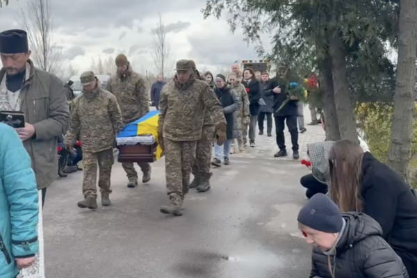 У Бучі проводжають в останню путь 49-річного військового Олександра Новицького (ВІДЕО)