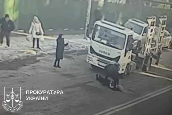 У центрі Києва чоловік вдарив водія евакуатора та залишив непритомним на морозі (ВІДЕО)