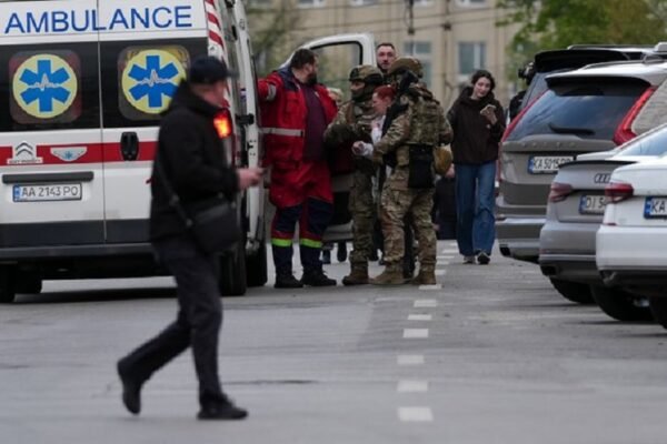 Кравченко оприлюднив відео з бодікамер поліцейських, які втекли під час стрілянини у Києві (ВІДЕО)